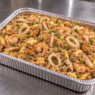 Fuente de Arroz Chaufa Marisco Grande
